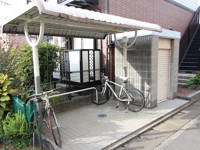 物件外観写真5　(駐輪場)