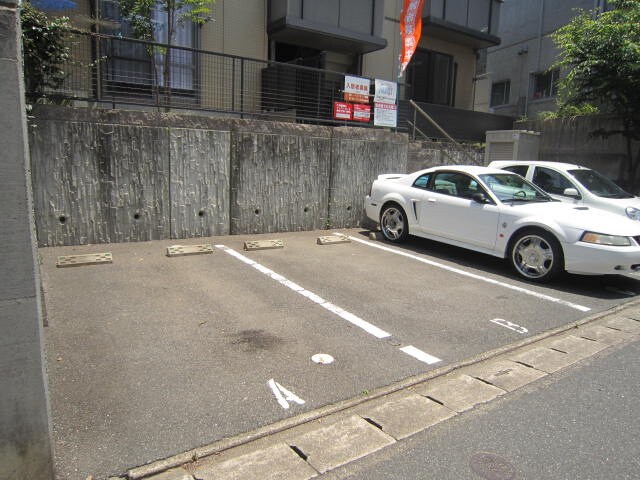 物件外観写真2　(駐車場)