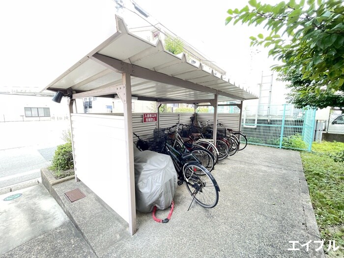 物件外観写真4　(駐輪場)
