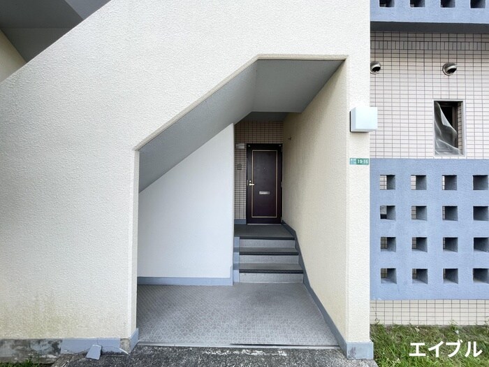 物件外観写真5　(エントランス部分)