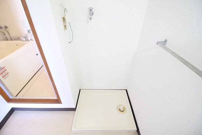 物件内観写真14　(洗濯機置場)