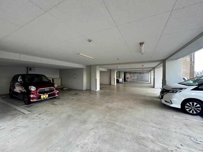 物件外観写真3　(駐車場)