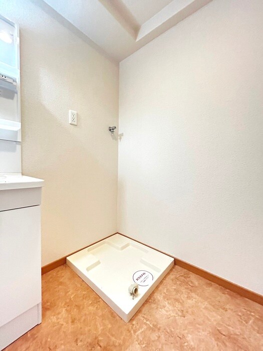 物件内観写真11　(洗濯機置場)