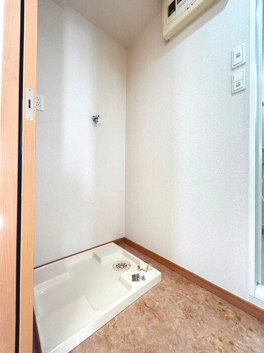 物件内観写真12　(洗濯機置場)