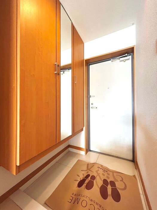 物件内観写真13　(玄関)