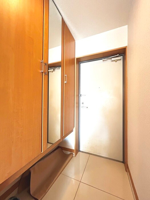 物件内観写真13　(玄関)