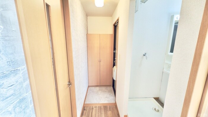 物件内観写真11　(玄関)