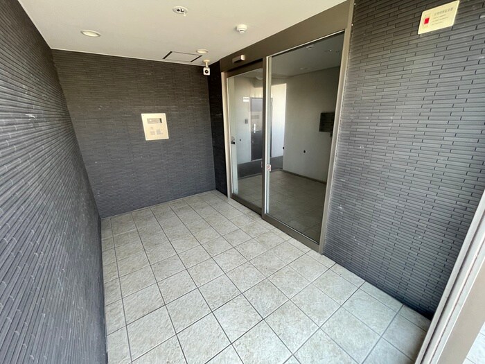 物件外観写真5　(エントランス部分)