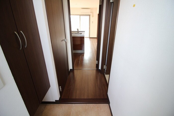 物件内観写真10　(玄関)