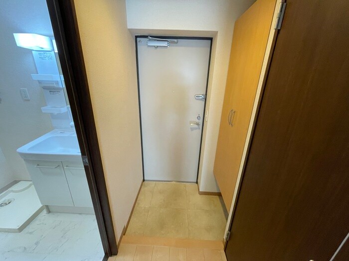 物件内観写真11　(玄関)