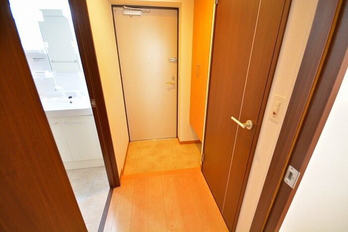 物件内観写真11　(玄関)