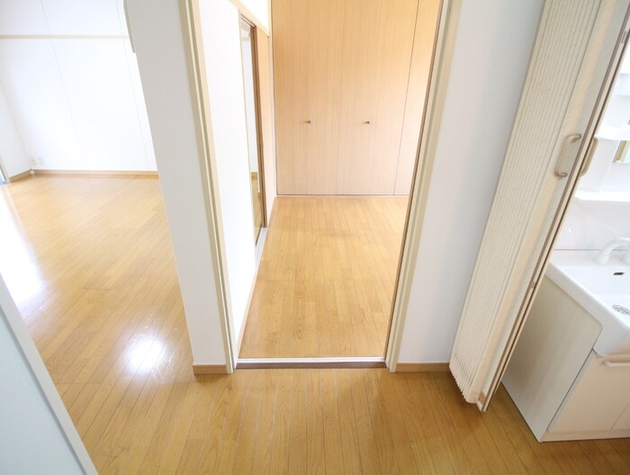 物件内観写真9　(廊下)