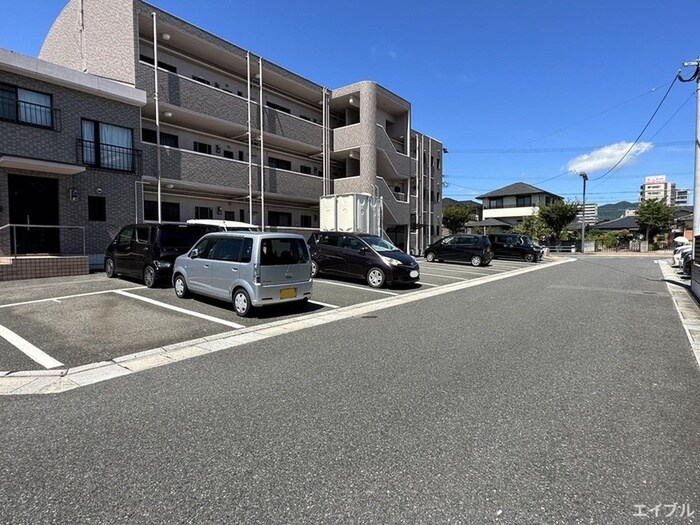 物件外観写真2　(駐車場)