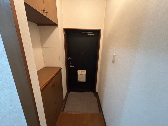 物件内観写真6　(玄関)