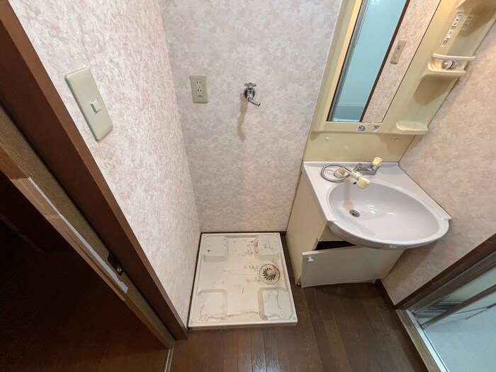 物件内観写真15　(洗濯機置場)