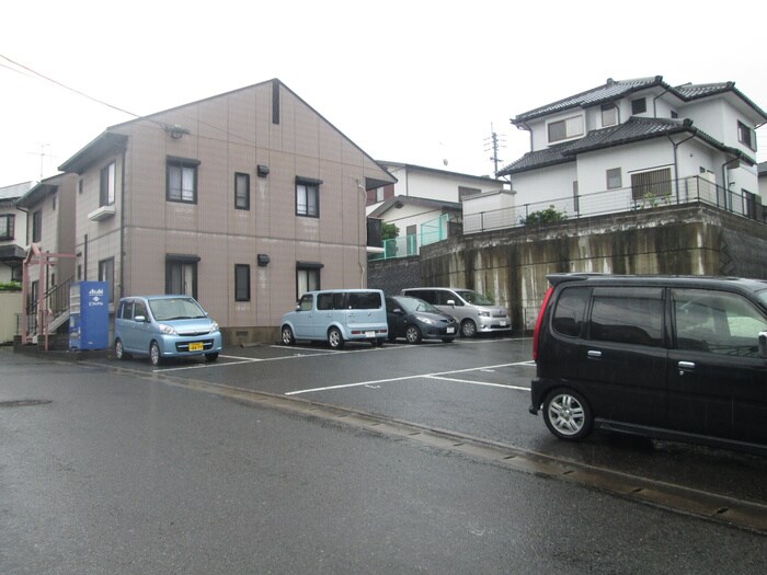 物件外観写真2　(駐車場)