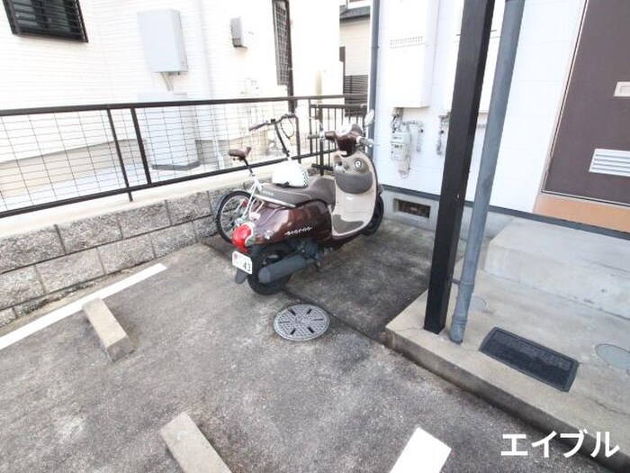 物件外観写真5　(駐輪場)