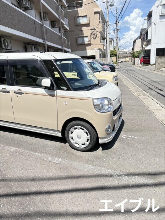 物件外観写真3　(駐車場)