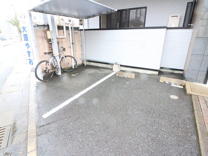 物件外観写真3　(駐車場)