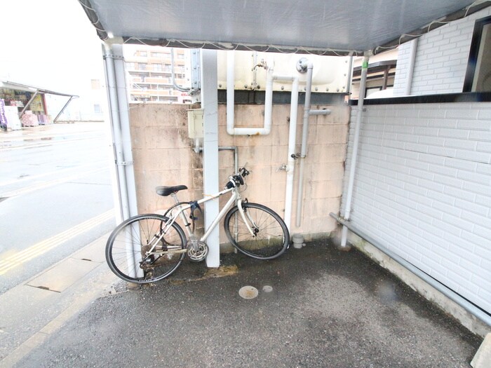 物件外観写真4　(駐輪場)