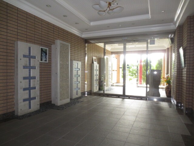 物件外観写真3　(エントランス部分)