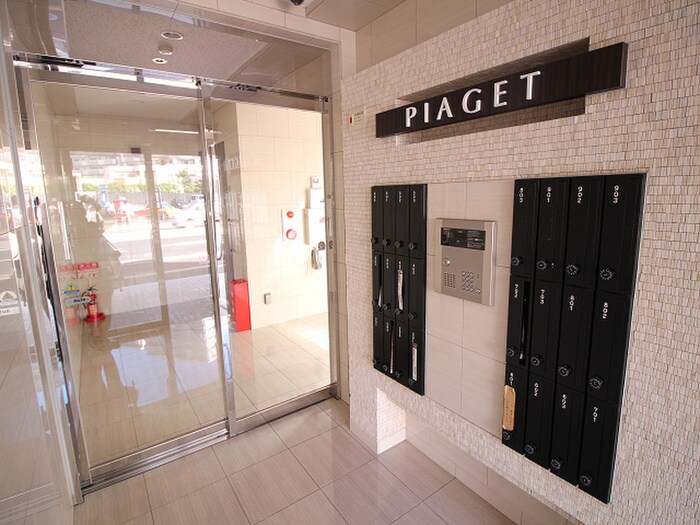 物件外観写真6　(エントランス部分)