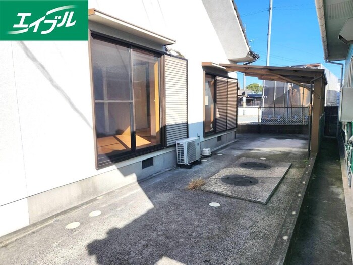 物件外観写真3　(駐車場)