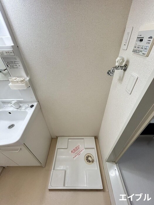 物件内観写真10　(洗濯機置場)