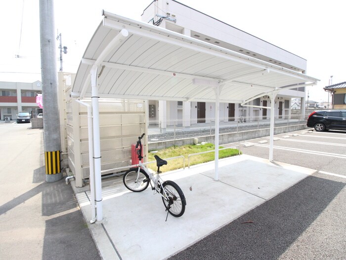 物件外観写真3　(駐輪場)