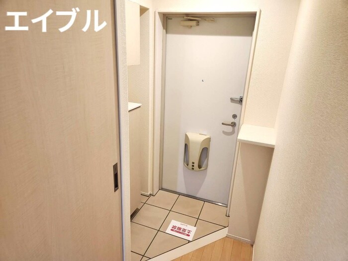 物件内観写真16　(玄関)