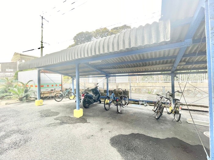 物件外観写真3　(駐輪場)