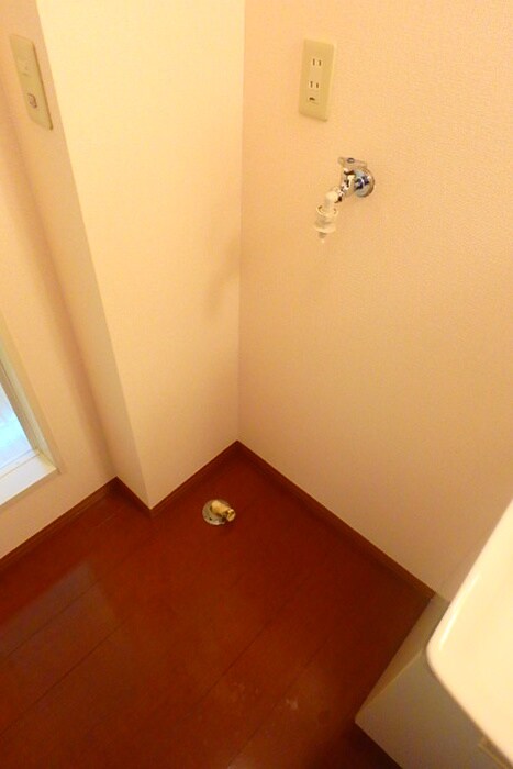 物件内観写真13　(洗濯機置場)