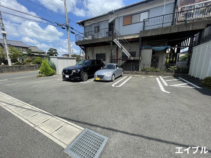 物件外観写真2　(駐車場)