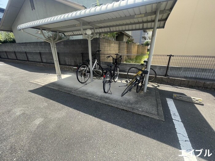 物件外観写真4　(駐輪場)