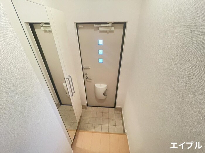 物件内観写真13　(玄関)