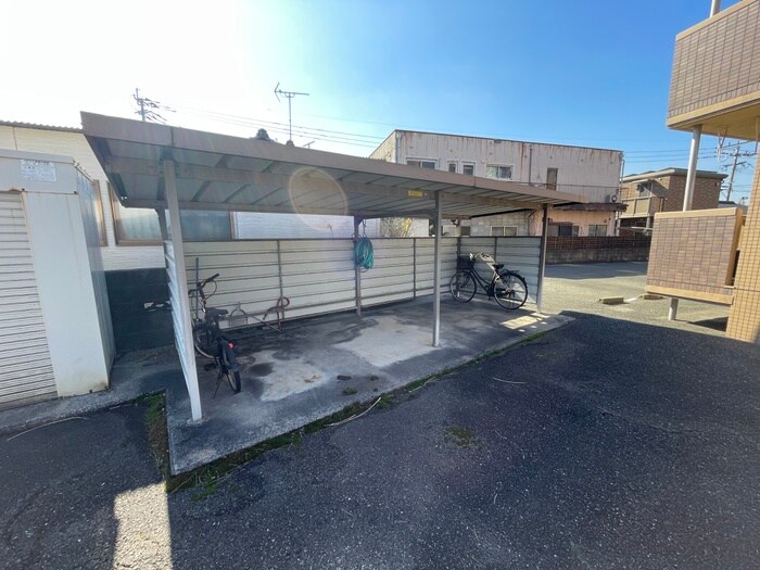 物件外観写真3　(駐輪場)