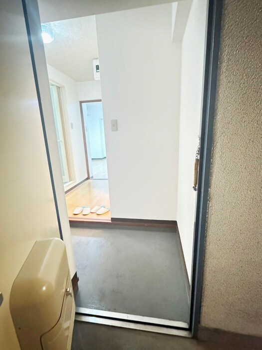 物件内観写真11　(玄関)