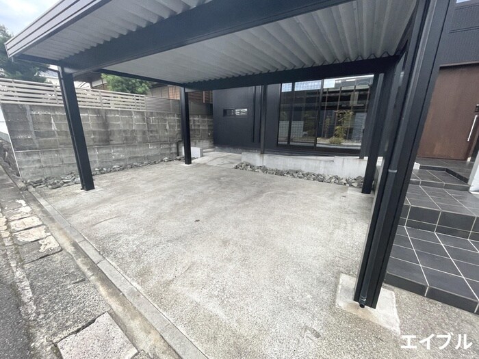 物件外観写真3　(駐車場)