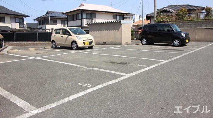 物件外観写真4　(駐車場)