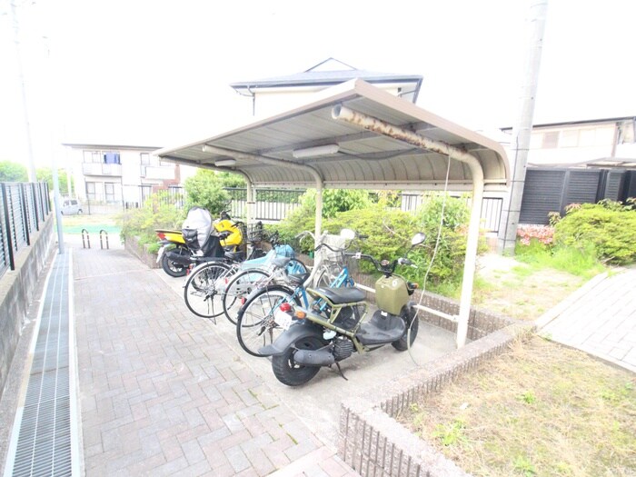 物件外観写真5　(駐輪場)