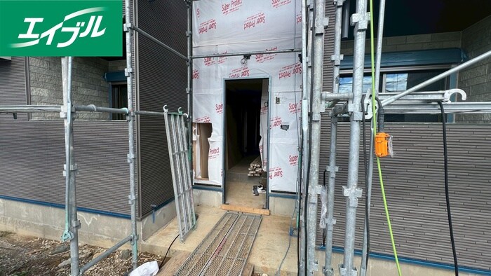 物件外観写真4　(エントランス部分)