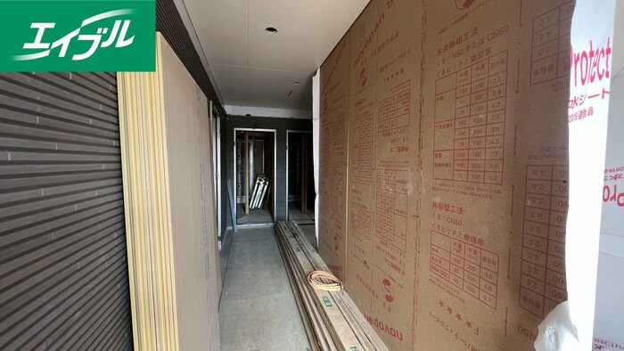 物件外観写真5　(エントランス部分)