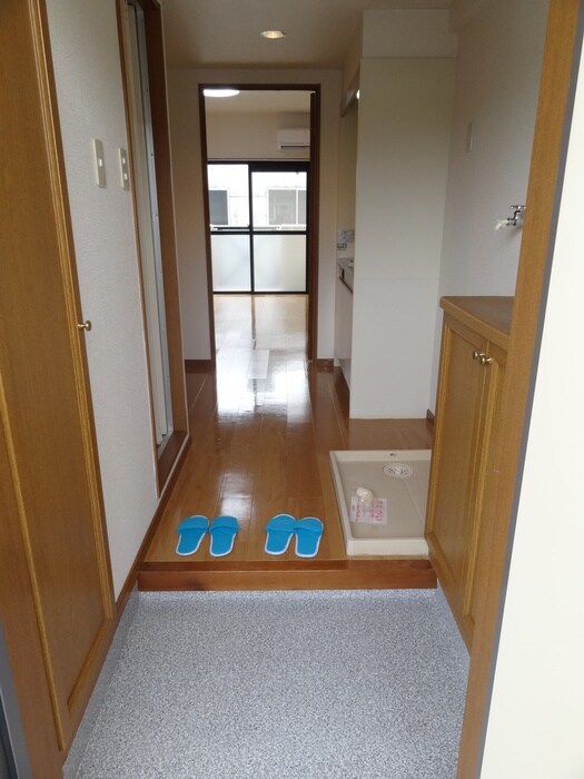 物件内観写真11　(玄関)