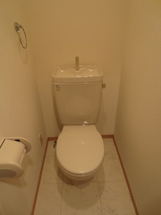 物件内観写真8　(トイレ)