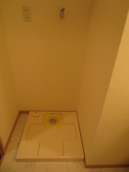 物件内観写真10　(洗濯機置場)