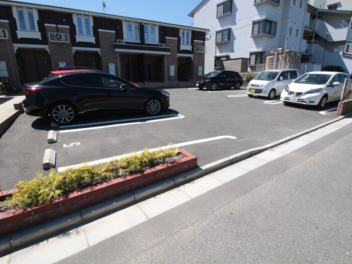物件外観写真3　(駐車場)