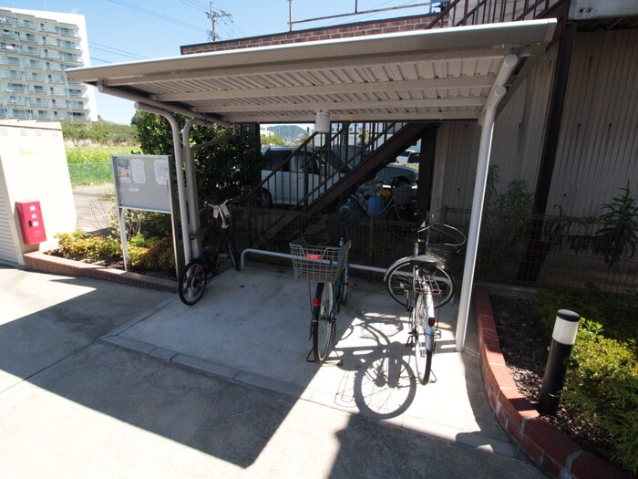 物件外観写真5　(駐輪場)