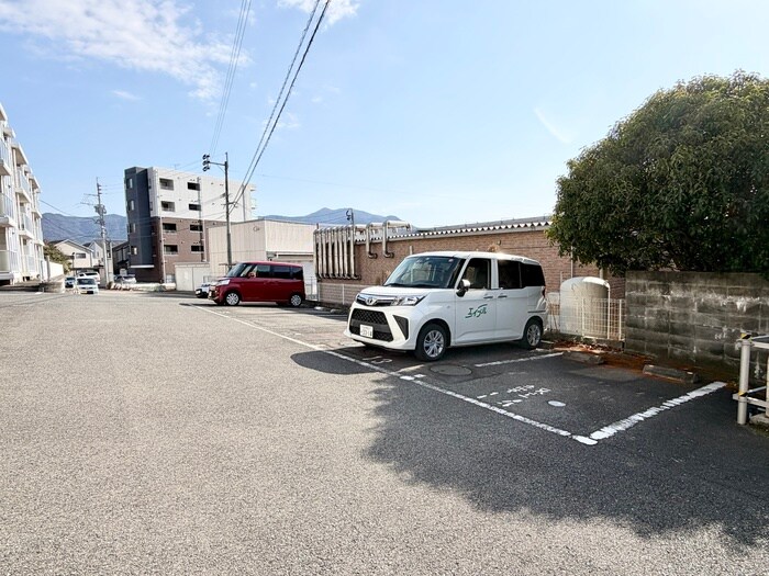 物件外観写真2　(駐車場)