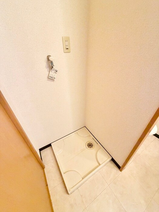 物件内観写真13　(洗濯機置場)