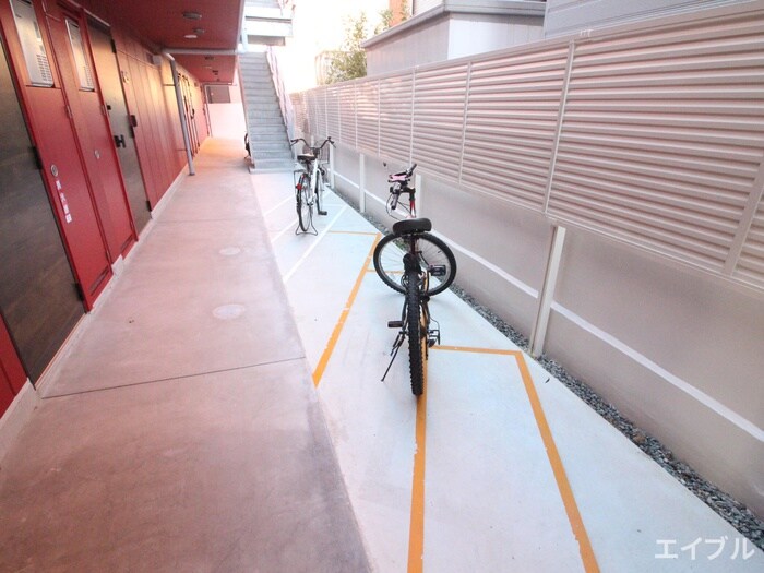 物件外観写真4　(駐輪場)